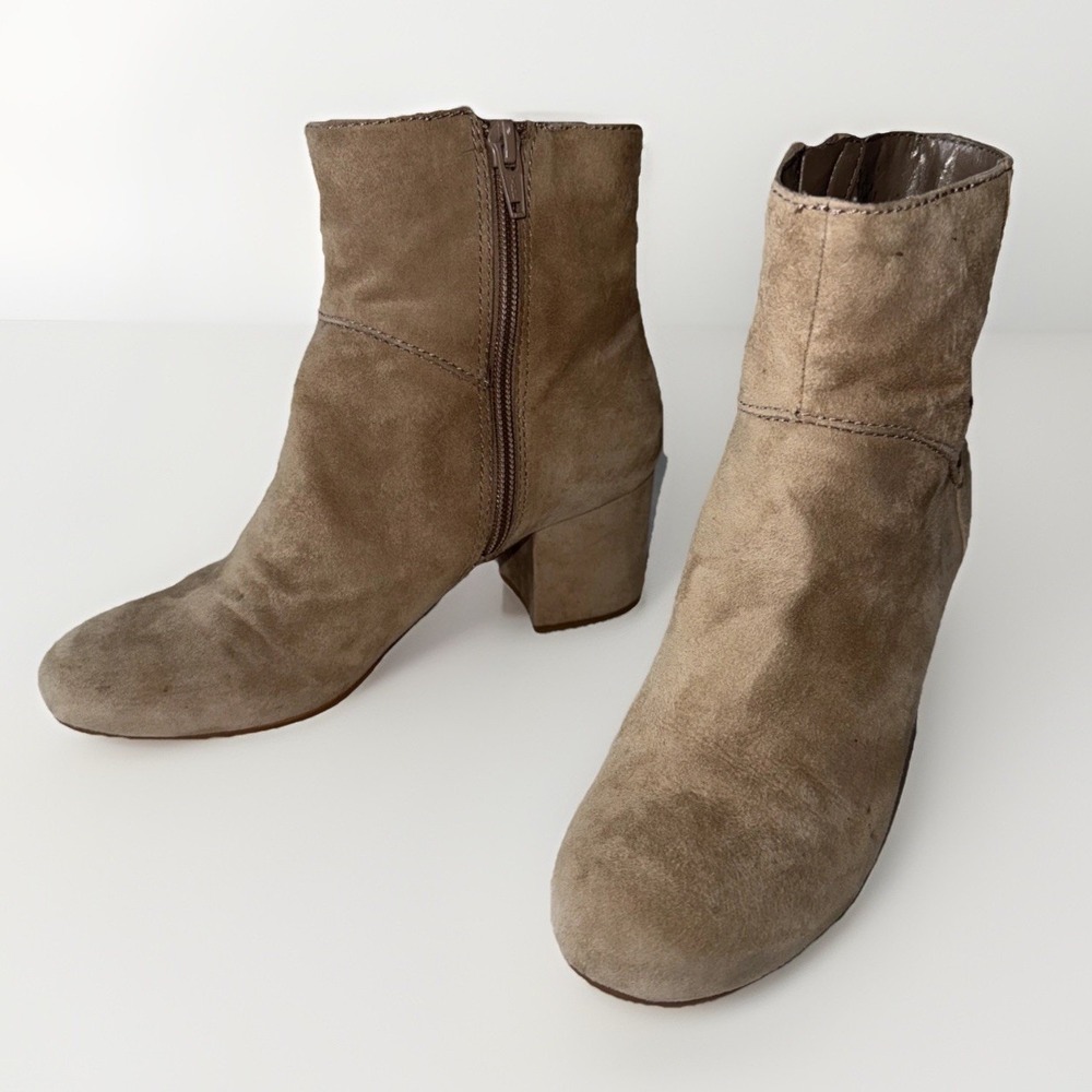 Nine West GetGoing Taupe Beige Genuine Suede Block Heel Ankle Booties Size 5M